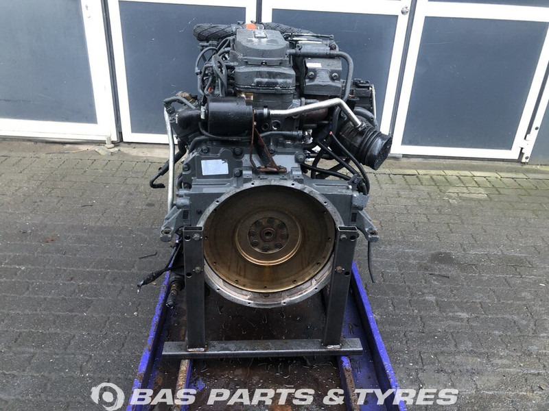 DAF LF Euro 6 - Motor - Teherautó: 2 kép. DAF LF Euro 6 - Motor - Teherautó: 2 kép.