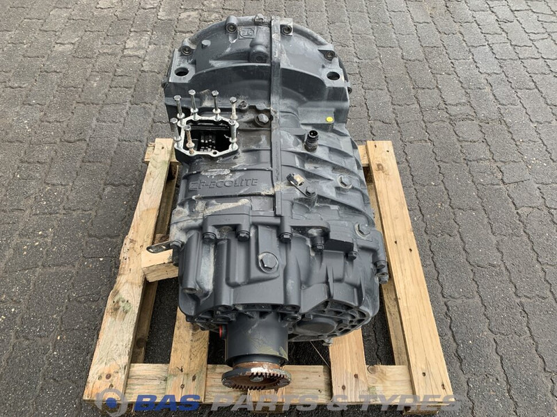 DAF LF Euro 6 - Sebességváltó - Teherautó: 4 kép. DAF LF Euro 6 - Sebességváltó - Teherautó: 4 kép.