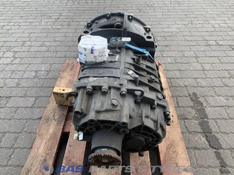 DAF LF Euro 6 - Sebességváltó - Teherautó: 2 kép. DAF LF Euro 6 - Sebességváltó - Teherautó: 2 kép.