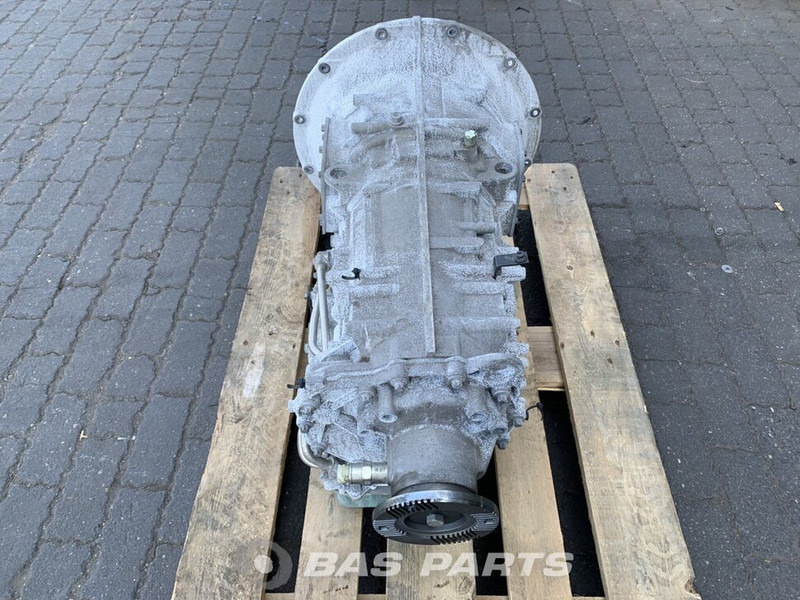 DAF LF Euro 6 - Sebességváltó - Teherautó: 2 kép. DAF LF Euro 6 - Sebességváltó - Teherautó: 2 kép.