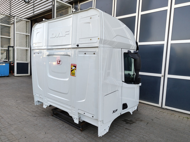 DAF XF G2 - Fülke és belső tér - Teherautó: 3 kép. DAF XF G2 - Fülke és belső tér - Teherautó: 3 kép.