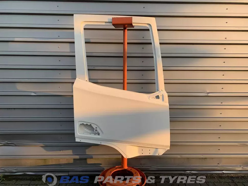 DAF XF G2 Portier Rechts DAF 2197012 - Ajtó és alkatrészek - Teherautó: 1 kép. DAF XF G2 Portier Rechts DAF 2197012 - Ajtó és alkatrészek - Teherautó: 1 kép.