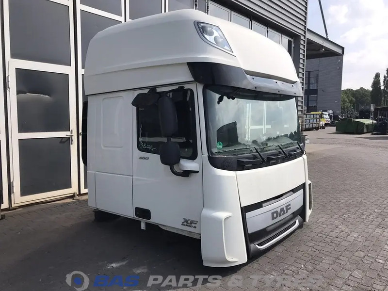 DAF XF106 - Fülke és belső tér - Teherautó: 2 kép. DAF XF106 - Fülke és belső tér - Teherautó: 2 kép.