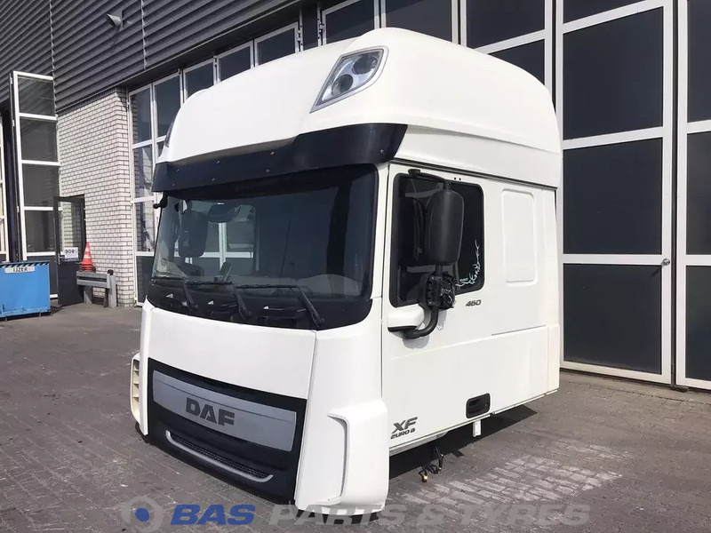 DAF XF106 - Fülke és belső tér - Teherautó: 1 kép. DAF XF106 - Fülke és belső tér - Teherautó: 1 kép.