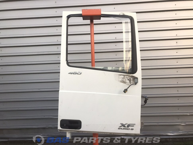 DAF XF106 Portier Rechts DAF 1881863 - Ajtó és alkatrészek - Teherautó: 1 kép. DAF XF106 Portier Rechts DAF 1881863 - Ajtó és alkatrészek - Teherautó: 1 kép.