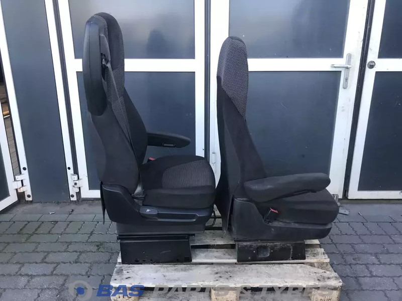 DAF XF106 Stoelen set DAF 1844320 - Ülés - Teherautó: 4 kép. DAF XF106 Stoelen set DAF 1844320 - Ülés - Teherautó: 4 kép.