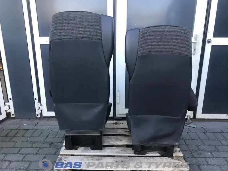 DAF XF106 Stoelen set DAF 1844320 - Ülés - Teherautó: 3 kép. DAF XF106 Stoelen set DAF 1844320 - Ülés - Teherautó: 3 kép.