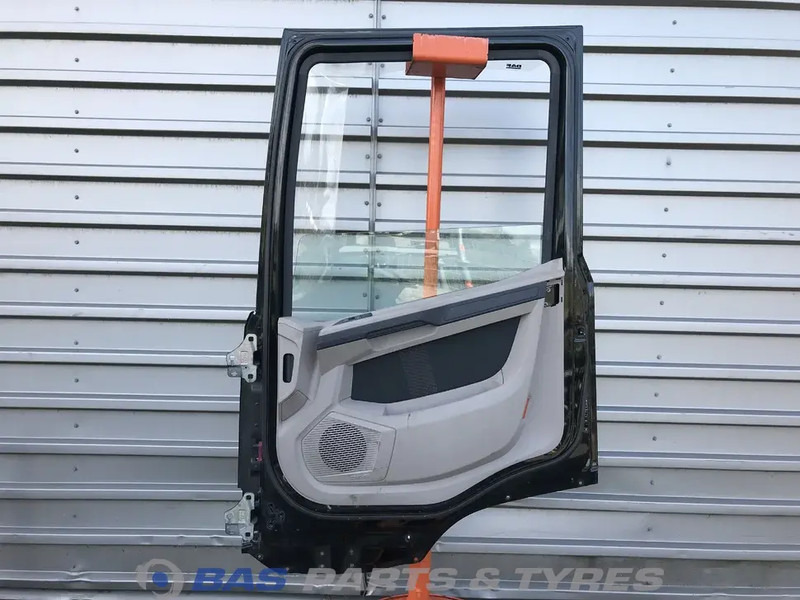 DAF XG - Ajtó és alkatrészek - Teherautó: 2 kép. DAF XG - Ajtó és alkatrészek - Teherautó: 2 kép.