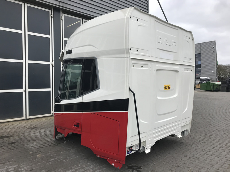 DAF XG+ - Fülke és belső tér - Teherautó: 3 kép. DAF XG+ - Fülke és belső tér - Teherautó: 3 kép.