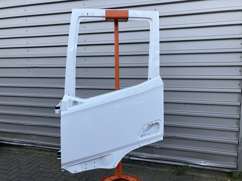 DAF XG - Ajtó és alkatrészek - Teherautó: 1 kép. DAF XG - Ajtó és alkatrészek - Teherautó: 1 kép.