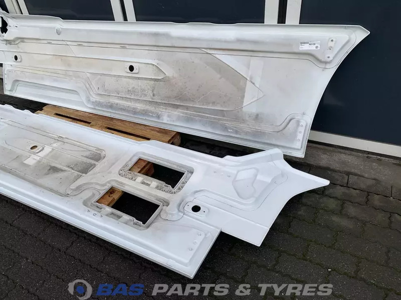 DAF XG - Karosszéria és külső - Teherautó: 5 kép. DAF XG - Karosszéria és külső - Teherautó: 5 kép.