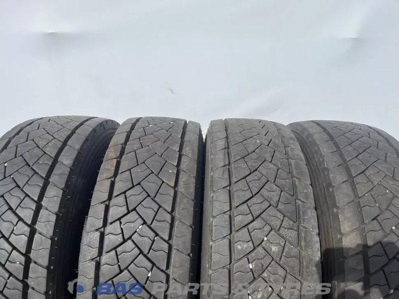 Goodyear - Gumiabroncs - Teherautó: 2 kép. Goodyear - Gumiabroncs - Teherautó: 2 kép.