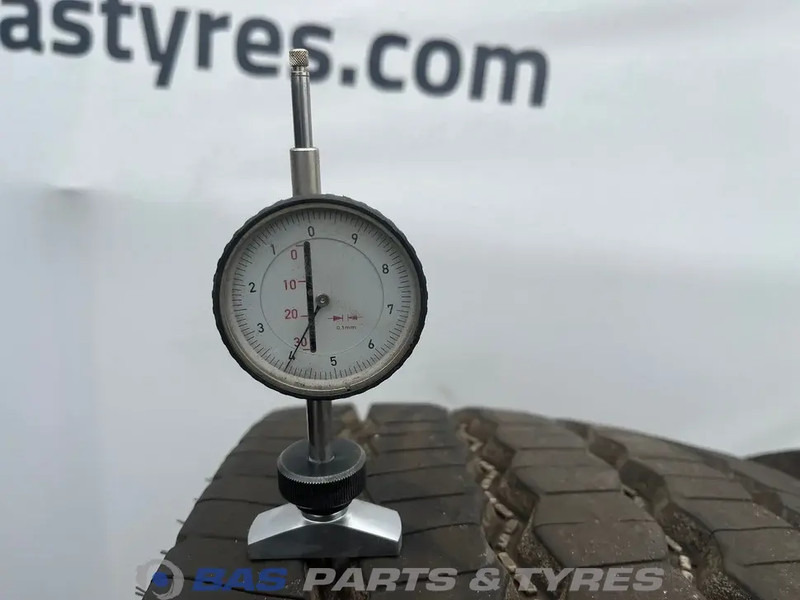 Goodyear - Gumiabroncs - Teherautó: 3 kép. Goodyear - Gumiabroncs - Teherautó: 3 kép.