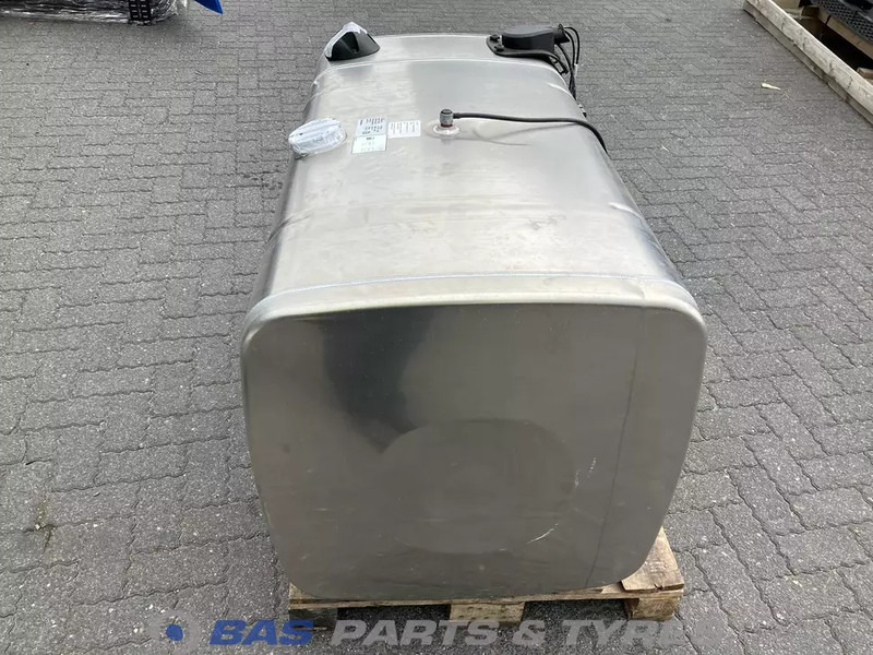 MAN - Üzemanyag tartály - Teherautó: 2 kép. MAN - Üzemanyag tartály - Teherautó: 2 kép.