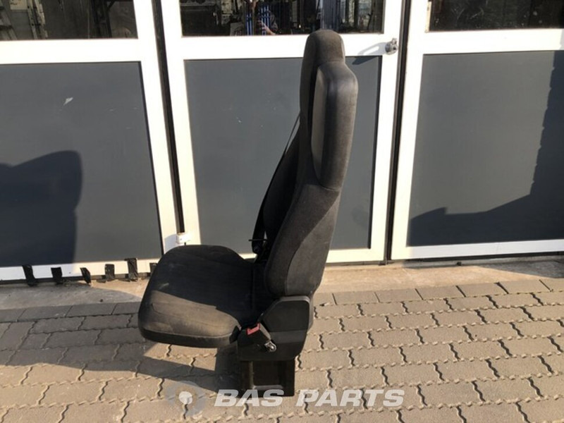 Mercedes-Benz Actros MP4 Bijrijdersstoel Mercedes A 960 910 30 03 - Ülés - Teherautó: 2 kép. Mercedes-Benz Actros MP4 Bijrijdersstoel Mercedes A 960 910 30 03 - Ülés - Teherautó: 2 kép.