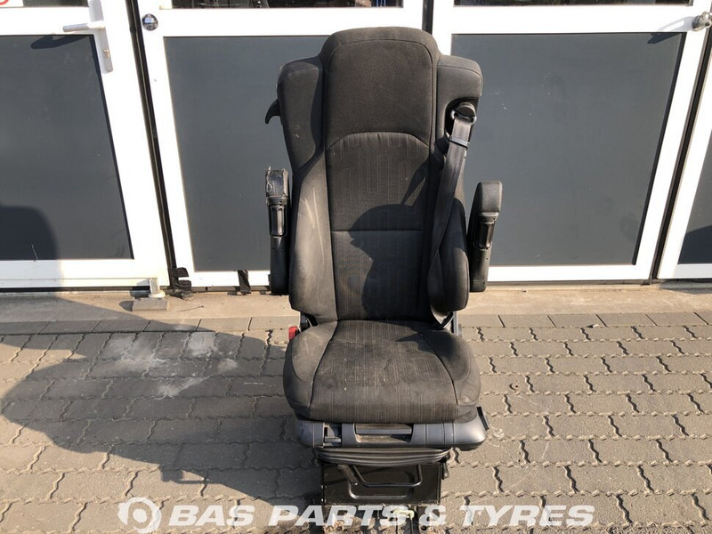 Mercedes-Benz Actros MP4 Chauffeursstoel Mercedes A 960 910 47 01 - Ülés - Teherautó: 1 kép. Mercedes-Benz Actros MP4 Chauffeursstoel Mercedes A 960 910 47 01 - Ülés - Teherautó: 1 kép.