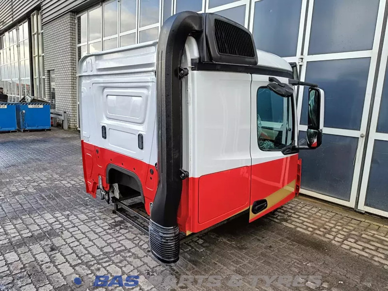 Mercedes-Benz Actros MP4 - Fülke és belső tér - Teherautó: 3 kép. Mercedes-Benz Actros MP4 - Fülke és belső tér - Teherautó: 3 kép.