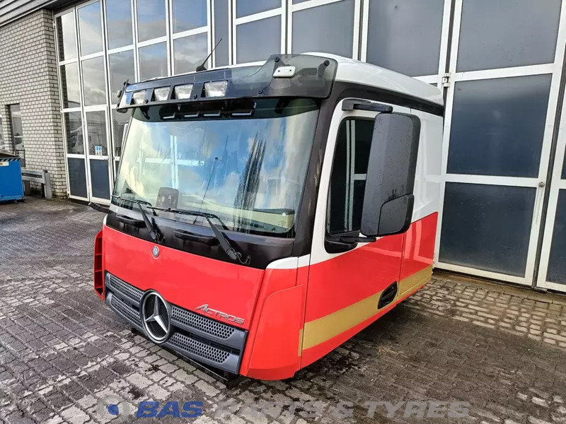 Mercedes-Benz Actros MP4 - Fülke és belső tér - Teherautó: 1 kép. Mercedes-Benz Actros MP4 - Fülke és belső tér - Teherautó: 1 kép.