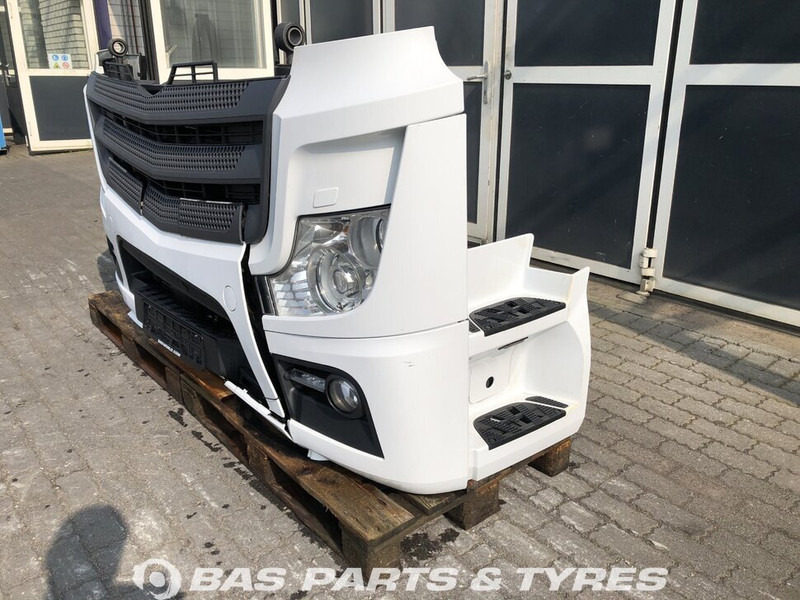 Mercedes-Benz Actros MP4 - Lökhárító - Teherautó: 2 kép. Mercedes-Benz Actros MP4 - Lökhárító - Teherautó: 2 kép.