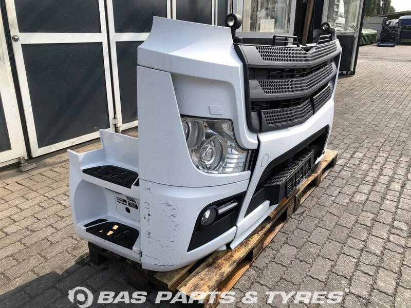 Mercedes-Benz Actros MP4 - Lökhárító - Teherautó: 3 kép. Mercedes-Benz Actros MP4 - Lökhárító - Teherautó: 3 kép.