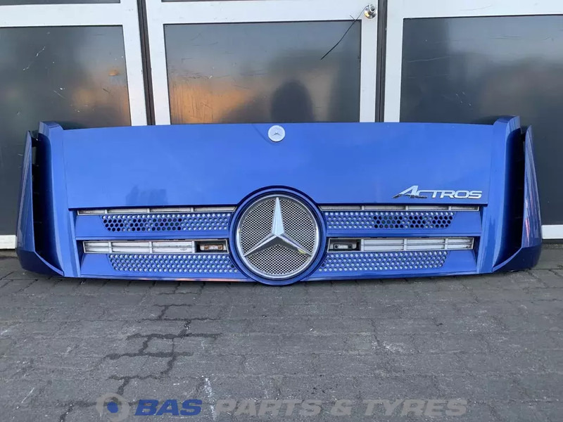 Mercedes-Benz Actros MP4 - Rács - Teherautó: 1 kép. Mercedes-Benz Actros MP4 - Rács - Teherautó: 1 kép.