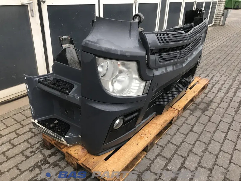 Mercedes-Benz Actros MP4 - Lökhárító - Teherautó: 3 kép. Mercedes-Benz Actros MP4 - Lökhárító - Teherautó: 3 kép.