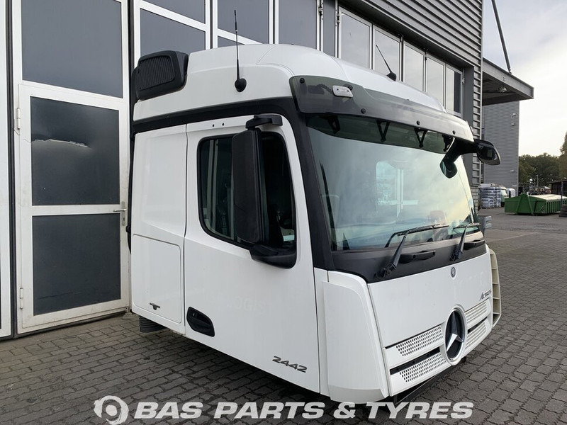 Mercedes-Benz Actros MP4 Mercedes StreamSpace L-cab L2H2 A 000 600 01 01 - Fülke és belső tér - Teherautó: 2 kép. Mercedes-Benz Actros MP4 Mercedes StreamSpace L-cab L2H2 A 000 600 01 01 - Fülke és belső tér - Teherautó: 2 kép.