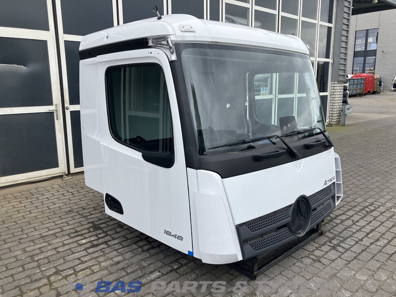 Mercedes-Benz Actros MP5 - Fülke és belső tér - Teherautó: 2 kép. Mercedes-Benz Actros MP5 - Fülke és belső tér - Teherautó: 2 kép.