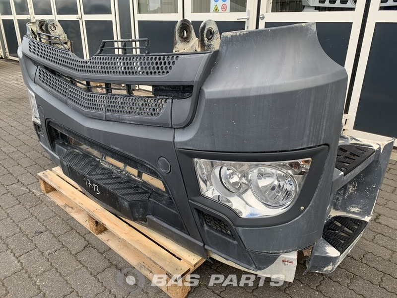 Mercedes-Benz Antos MP4 - Lökhárító - Teherautó: 2 kép. Mercedes-Benz Antos MP4 - Lökhárító - Teherautó: 2 kép.