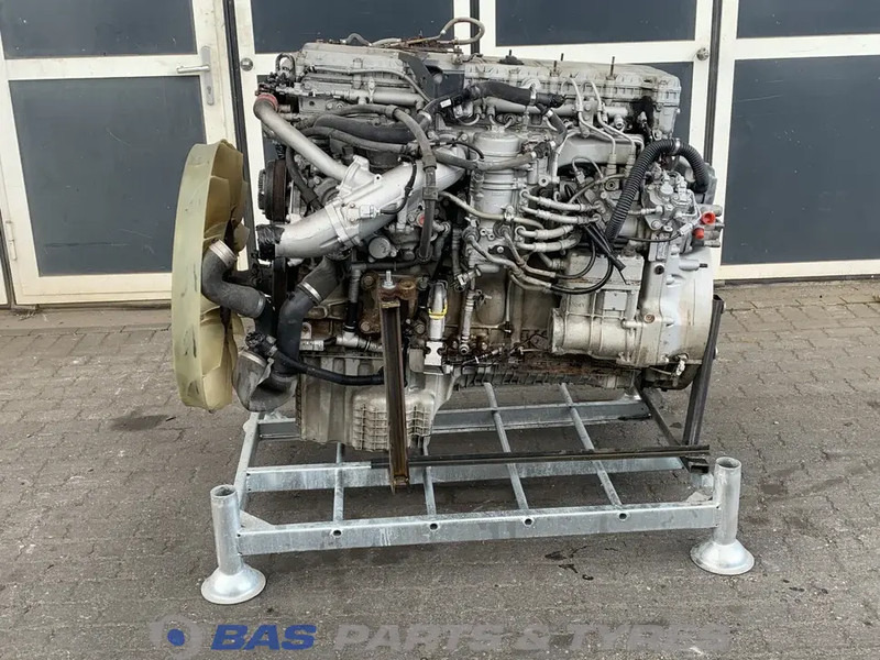 Mercedes-Benz Antos MP4 - Motor - Teherautó: 1 kép. Mercedes-Benz Antos MP4 - Motor - Teherautó: 1 kép.
