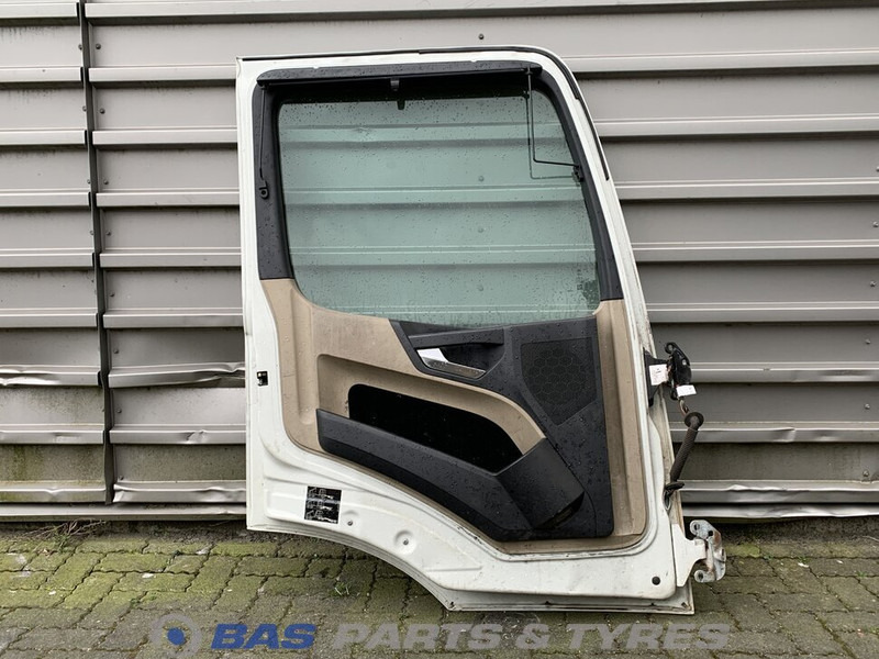 Mercedes-Benz Arocs Portier Links Mercedes A 960 720 25 03 - Ajtó és alkatrészek - Teherautó: 2 kép. Mercedes-Benz Arocs Portier Links Mercedes A 960 720 25 03 - Ajtó és alkatrészek - Teherautó: 2 kép.