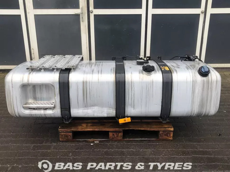 Mercedes-Benz Brandstoftank Mercedes 660 Liter A 960 470 36 01 - Üzemanyag tartály - Teherautó: 1 kép. Mercedes-Benz Brandstoftank Mercedes 660 Liter A 960 470 36 01 - Üzemanyag tartály - Teherautó: 1 kép.