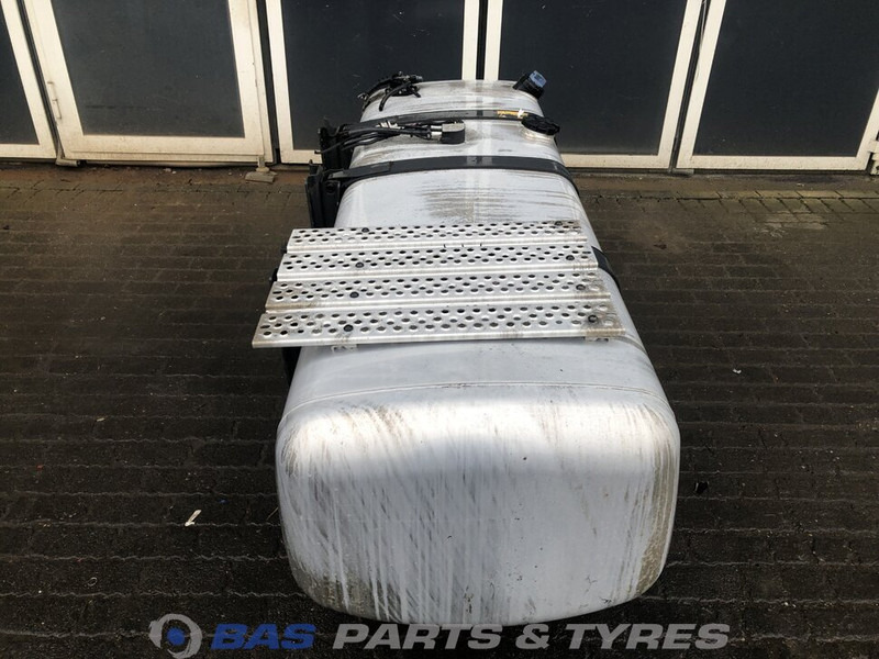 Mercedes-Benz Brandstoftank Mercedes 660 Liter A 960 470 36 01 - Üzemanyag tartály - Teherautó: 4 kép. Mercedes-Benz Brandstoftank Mercedes 660 Liter A 960 470 36 01 - Üzemanyag tartály - Teherautó: 4 kép.