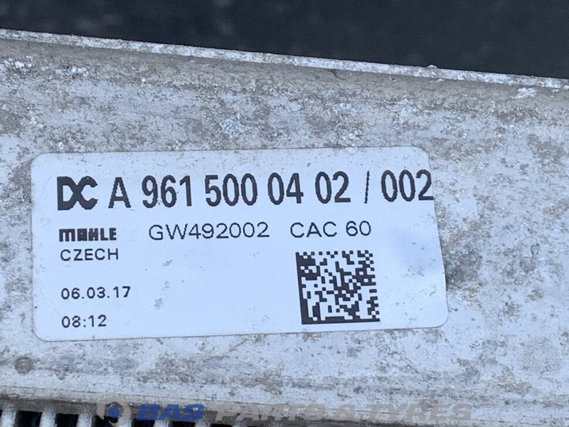 Mercedes-Benz Intercooler Mercedes A 961 500 04 02 - Köztes hűtő - Teherautó: 3 kép. Mercedes-Benz Intercooler Mercedes A 961 500 04 02 - Köztes hűtő - Teherautó: 3 kép.