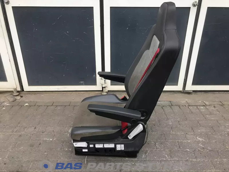 Renault C-Serie - Ülés - Teherautó: 2 kép. Renault C-Serie - Ülés - Teherautó: 2 kép.