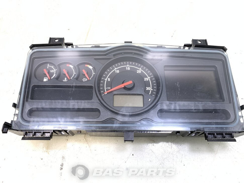 Renault D-Serie - Műszerfal - Teherautó: 1 kép. Renault D-Serie - Műszerfal - Teherautó: 1 kép.