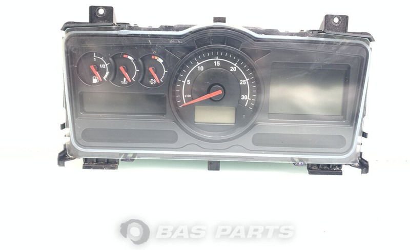 Renault D-Serie - Műszerfal - Teherautó: 1 kép. Renault D-Serie - Műszerfal - Teherautó: 1 kép.