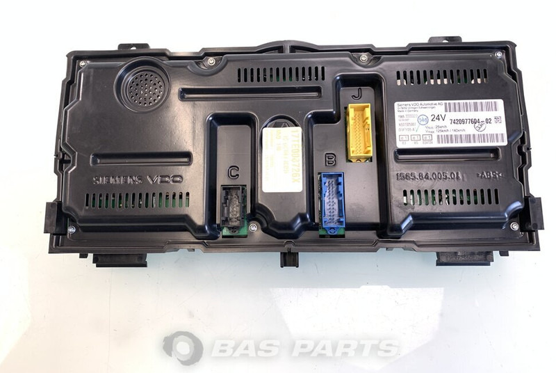 Renault Magnum Euro 4-5 Instrumentenpaneel Renault 7420977604 - Műszerfal - Teherautó: 2 kép. Renault Magnum Euro 4-5 Instrumentenpaneel Renault 7420977604 - Műszerfal - Teherautó: 2 kép.