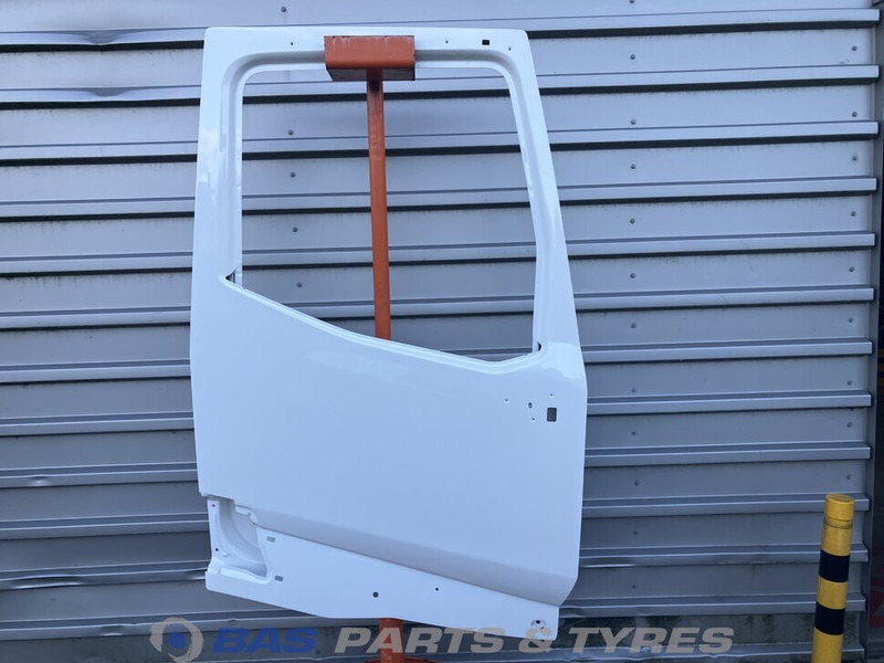Renault T-Serie - Ajtó és alkatrészek - Teherautó: 1 kép. Renault T-Serie - Ajtó és alkatrészek - Teherautó: 1 kép.