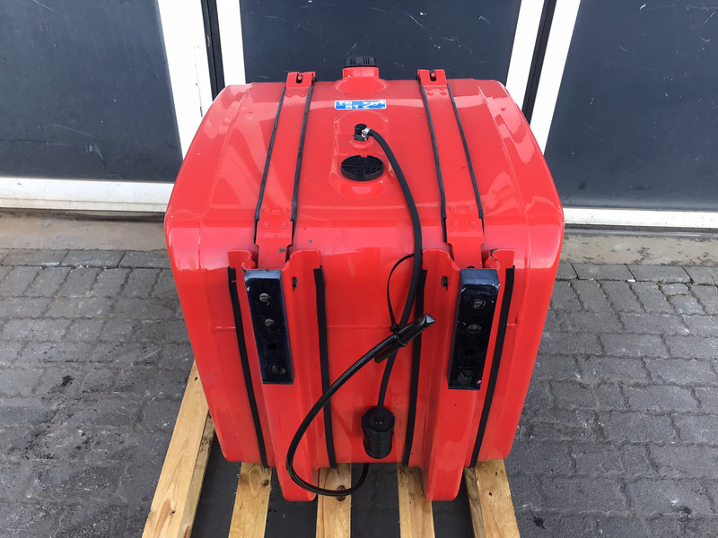 Scania Brandstoftank Scania 320 Liter 1887755 - Üzemanyag tartály - Teherautó: 3 kép. Scania Brandstoftank Scania 320 Liter 1887755 - Üzemanyag tartály - Teherautó: 3 kép.