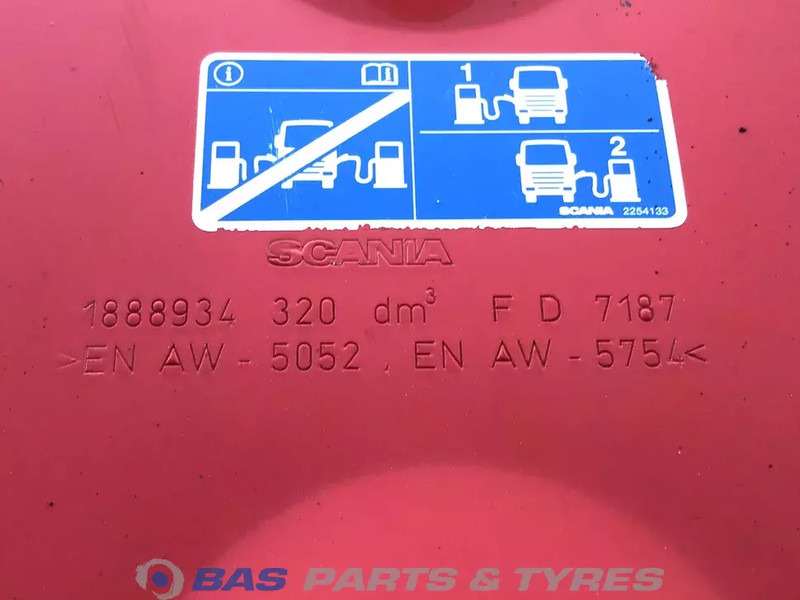 Scania Brandstoftank Scania 320 Liter 1887755 - Üzemanyag tartály - Teherautó: 5 kép. Scania Brandstoftank Scania 320 Liter 1887755 - Üzemanyag tartály - Teherautó: 5 kép.