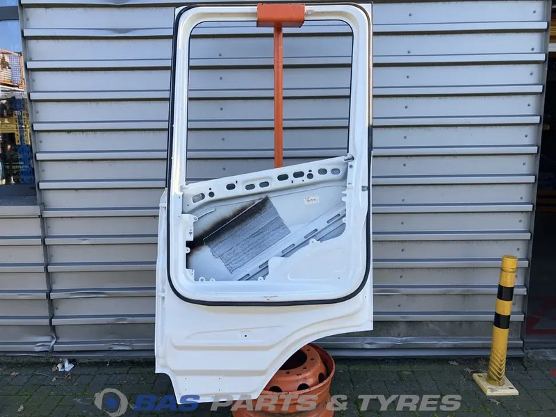 Scania R-Serie NextGen Portier Rechts Scania 2044984 - Ajtó és alkatrészek - Teherautó: 2 kép. Scania R-Serie NextGen Portier Rechts Scania 2044984 - Ajtó és alkatrészek - Teherautó: 2 kép.