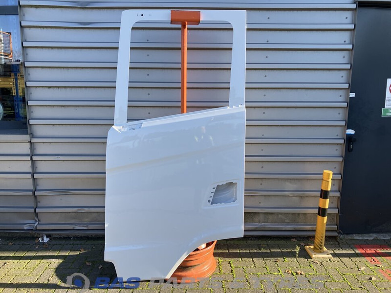 Scania S-Serie NextGen Portier Links Scania 2137841 - Ajtó és alkatrészek - Teherautó: 1 kép. Scania S-Serie NextGen Portier Links Scania 2137841 - Ajtó és alkatrészek - Teherautó: 1 kép.