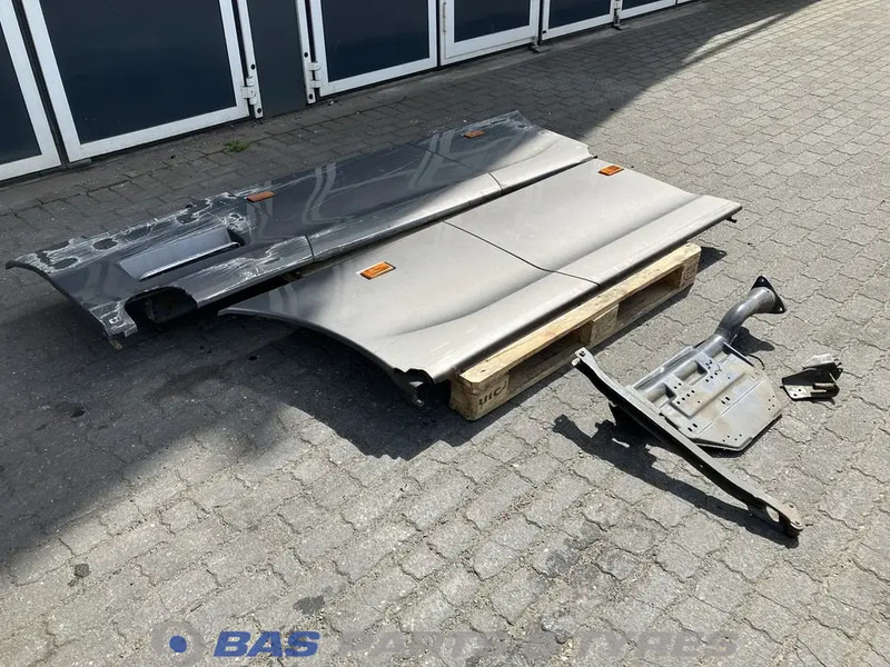 Scania S-Serie NextGen Sideskirt Set Scania 2623617 - Karosszéria és külső - Teherautó: 3 kép. Scania S-Serie NextGen Sideskirt Set Scania 2623617 - Karosszéria és külső - Teherautó: 3 kép.
