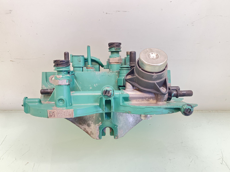 Volvo Brandstoffilterhuis Volvo 23844817 - Üzemanyagszűrő - Teherautó: 1 kép. Volvo Brandstoffilterhuis Volvo 23844817 - Üzemanyagszűrő - Teherautó: 1 kép.