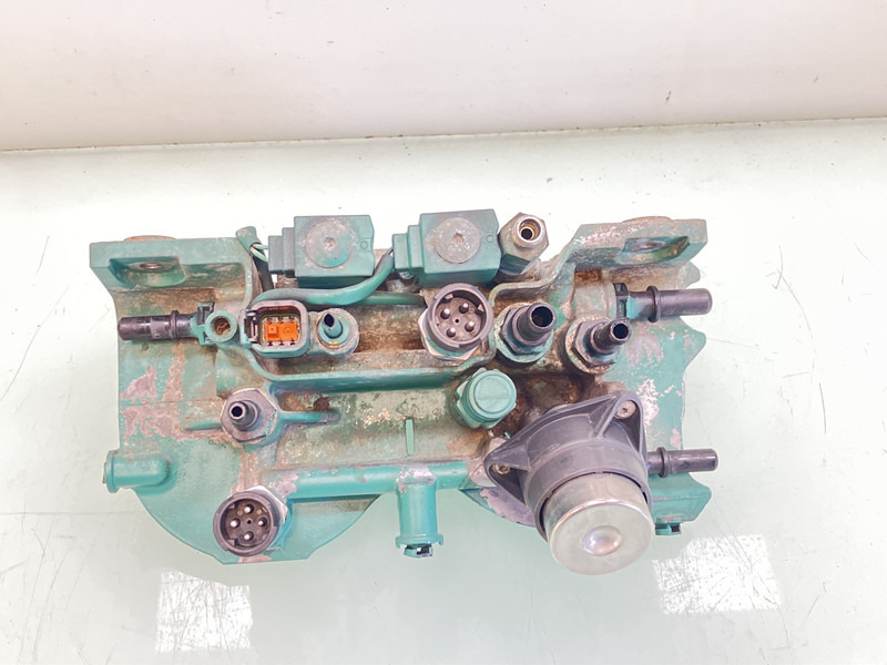 Volvo Brandstoffilterhuis Volvo 23844817 - Üzemanyagszűrő - Teherautó: 3 kép. Volvo Brandstoffilterhuis Volvo 23844817 - Üzemanyagszűrő - Teherautó: 3 kép.