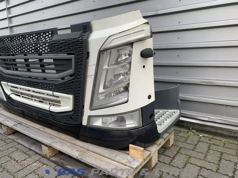 Volvo FH4 Bumper Volvo 82137660 - Lökhárító - Teherautó: 2 kép. Volvo FH4 Bumper Volvo 82137660 - Lökhárító - Teherautó: 2 kép.