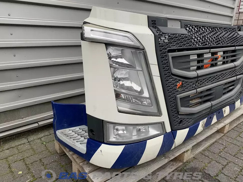 Volvo FH4 Bumper Volvo 82137660 - Lökhárító - Teherautó: 3 kép. Volvo FH4 Bumper Volvo 82137660 - Lökhárító - Teherautó: 3 kép.