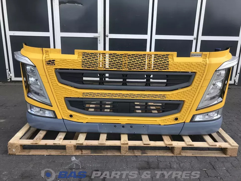 Volvo FH4 - Lökhárító - Teherautó: 1 kép. Volvo FH4 - Lökhárító - Teherautó: 1 kép.