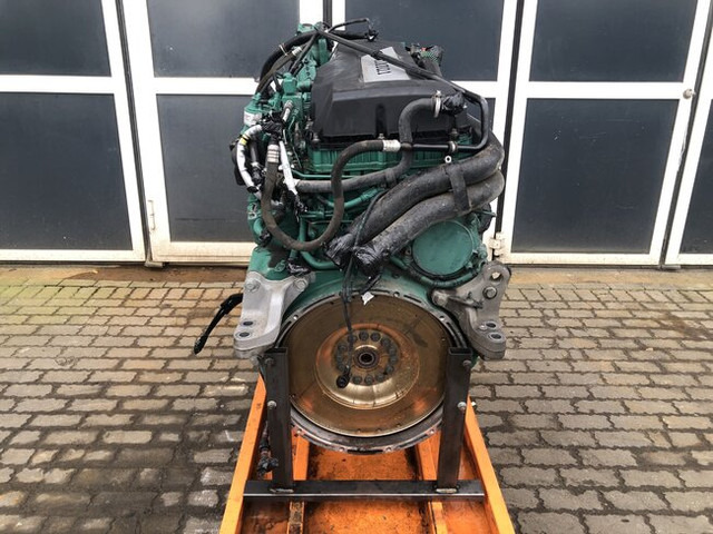 Volvo FH4 - Motor - Teherautó: 2 kép. Volvo FH4 - Motor - Teherautó: 2 kép.